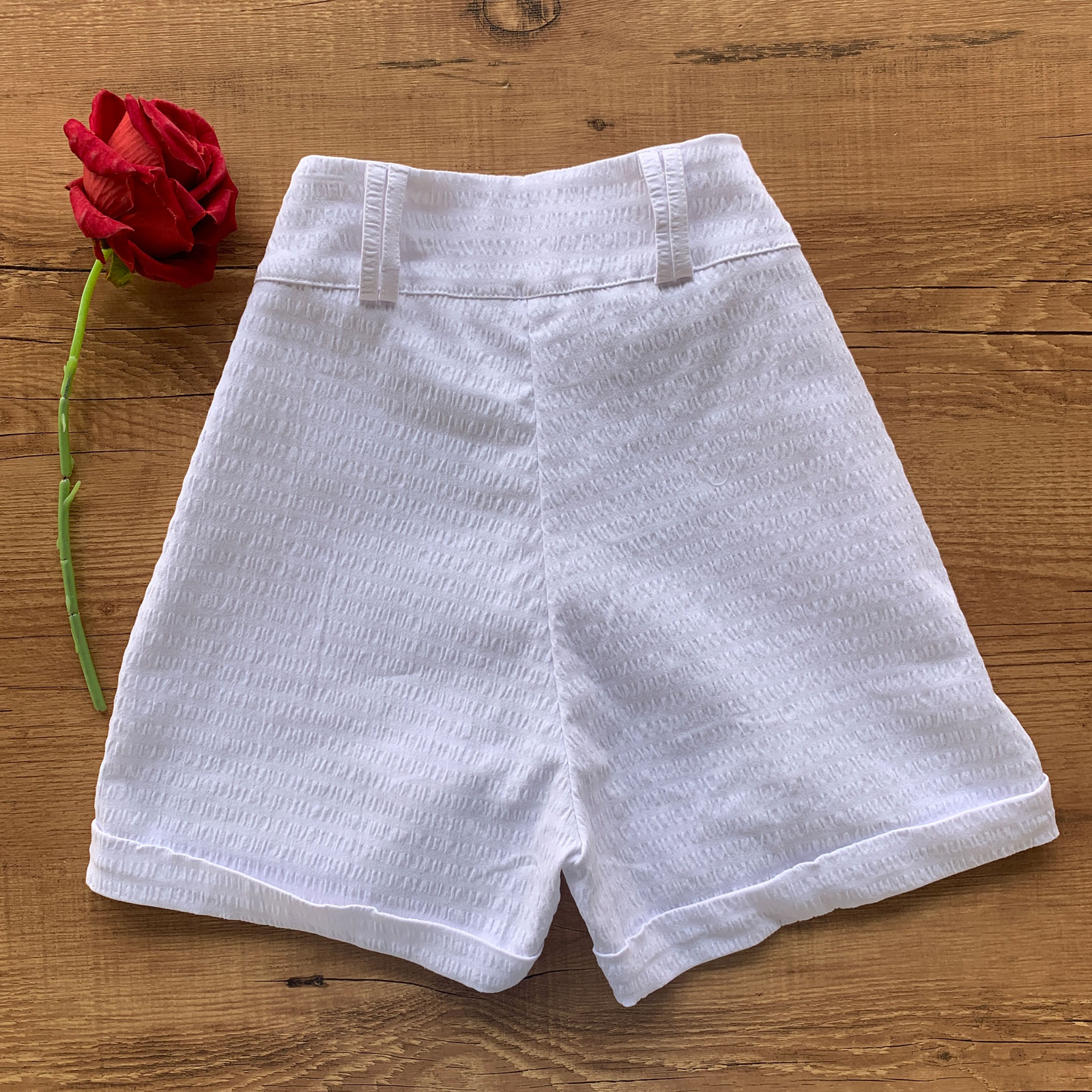 Short Cotton Barra Dobrada e Botões Encapados Off Dondoca Moda Feminina