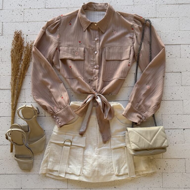 Camisa Cropped Bufante Bordado Florzinhas Bolsos E N Zinho Nude Dondoca