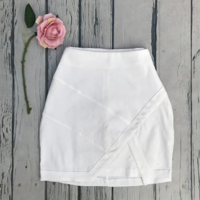 SAIA DETALHE NA COSTURA