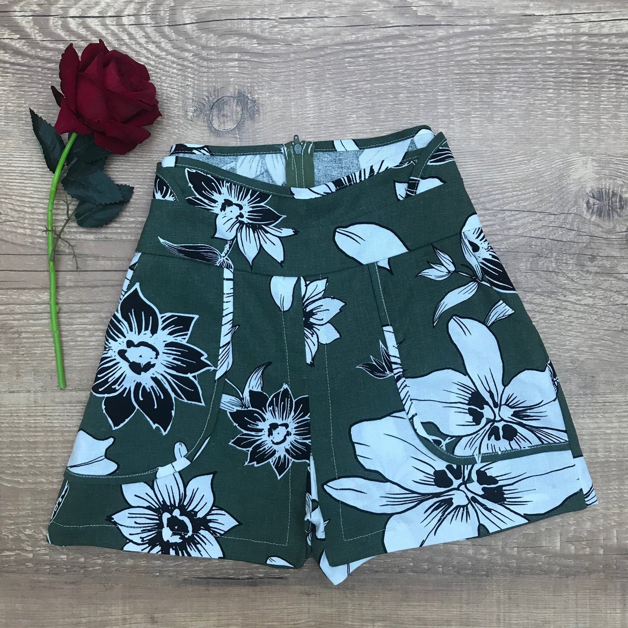 SHORT SAIA FLORAL VERDE