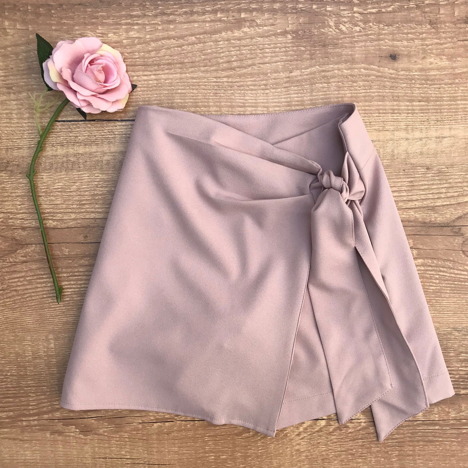 SHORT SAIA COM AMARRAÇÃO ROSÉ SHORT SAIA COM AMARRAÇÃO ROSÉ