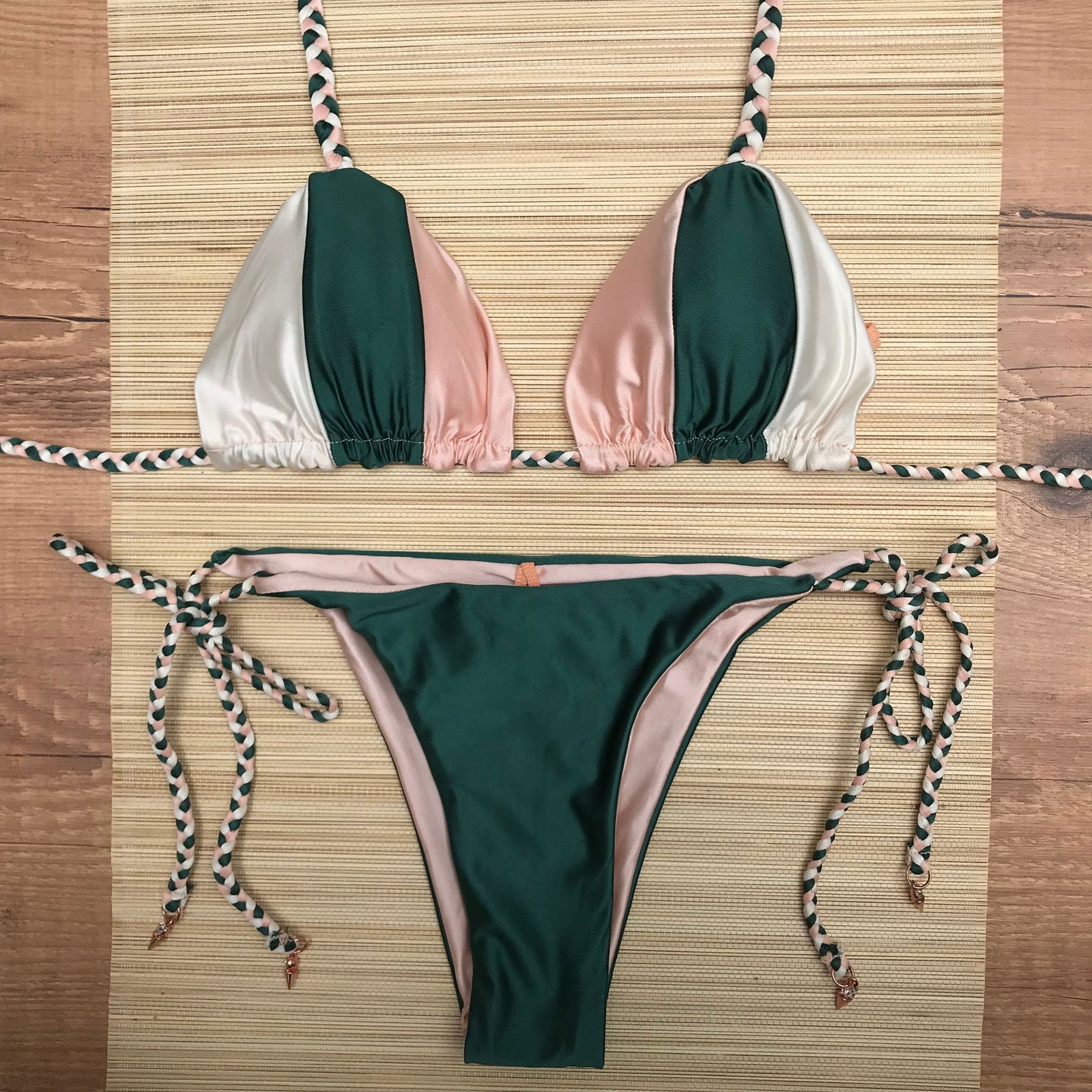 Biquíni Cortininha Trança Dupla Face - Verde/Rosé Biquíni Cortininha Trança Dupla Face - Verde/Rosé