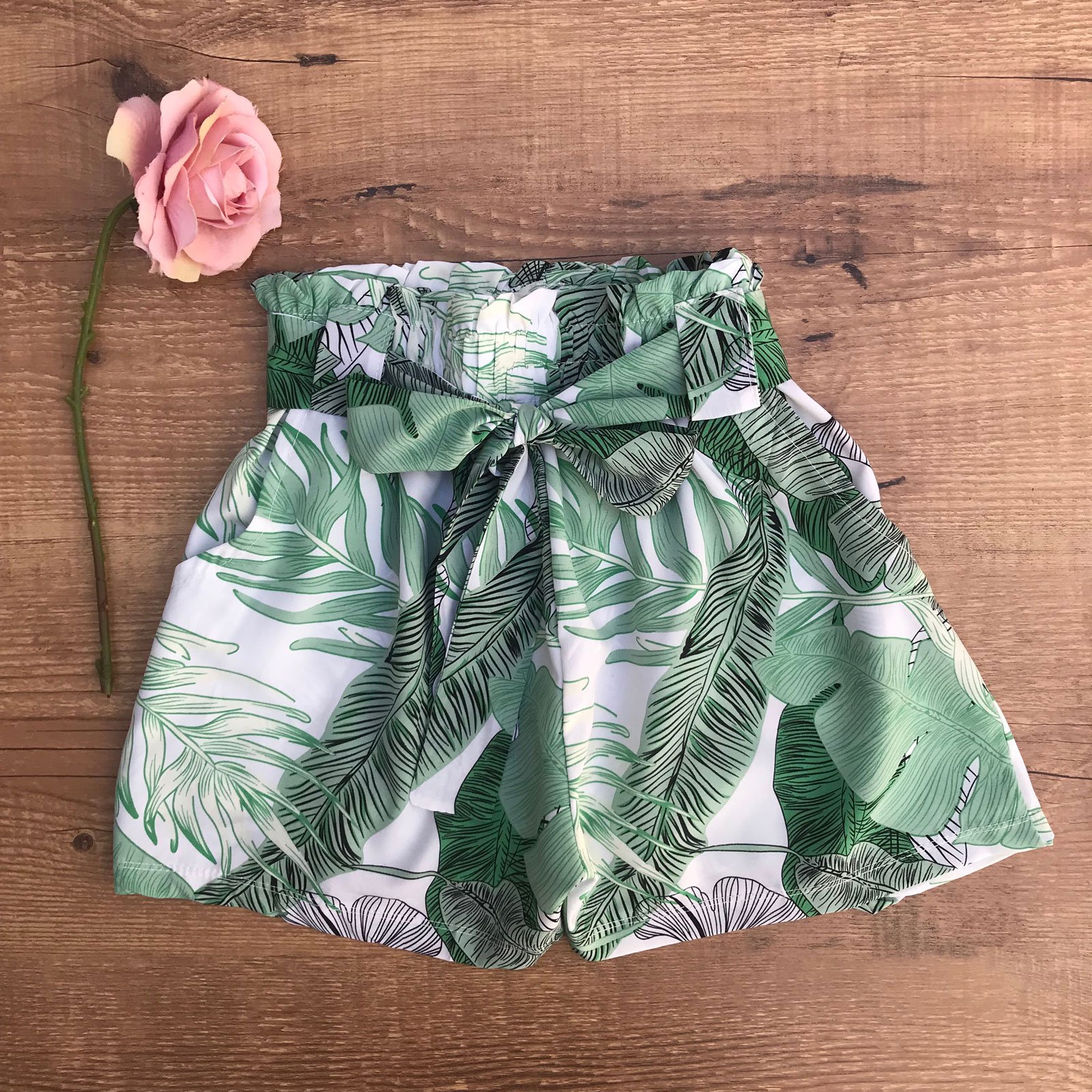 SHORT CREPE ESTAMPADO - BRANCO/VERDE SHORT CREPE ESTAMPADO - BRANCO/VERDE