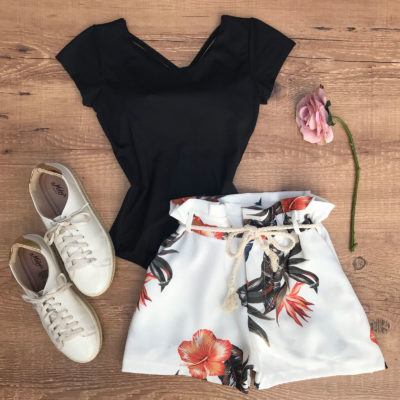 SHORT FLORAL COM CORDÃO
