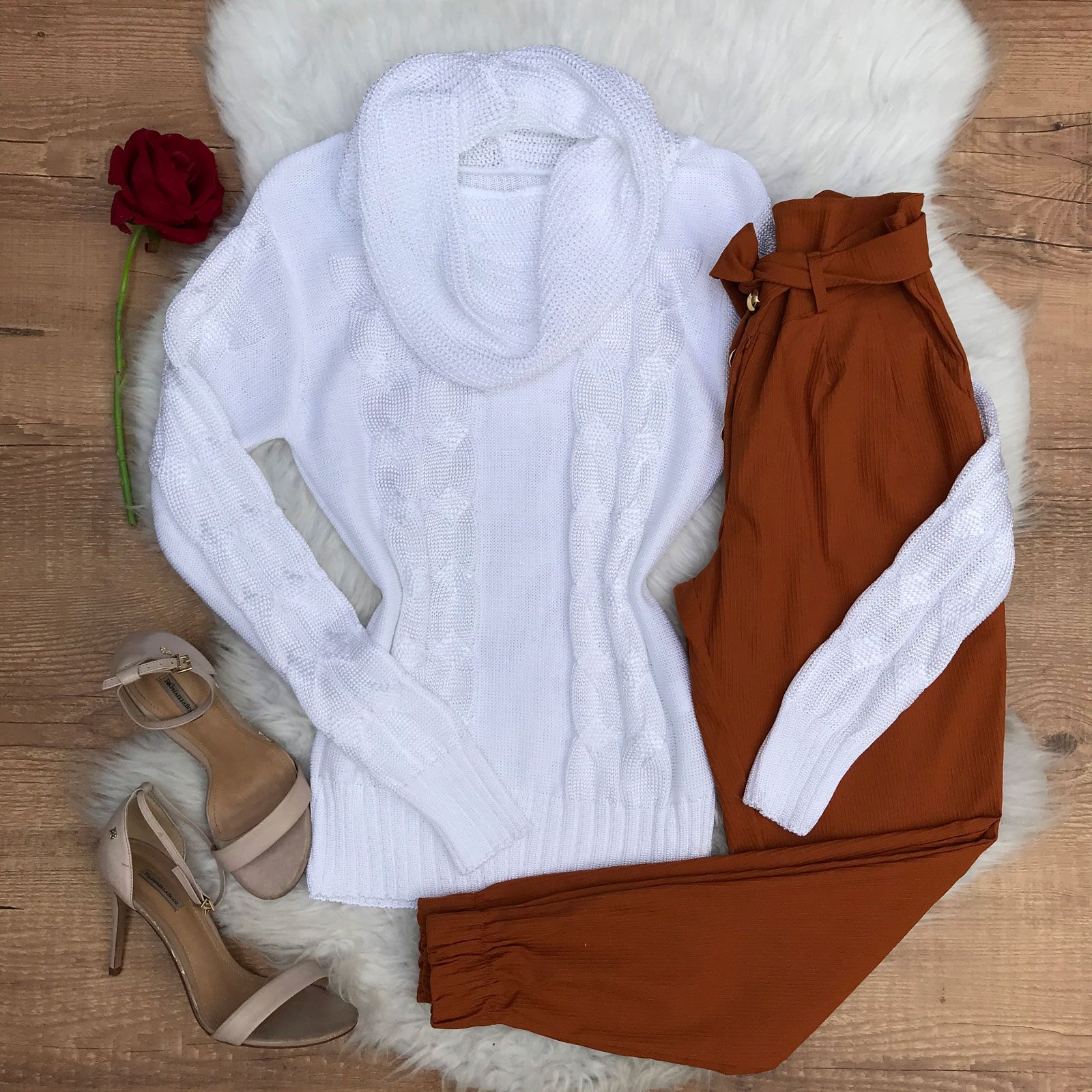 BLUSA TRICÔ GOLA CAÍDA CALÇA JOGGER