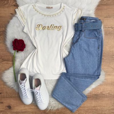 T-SHIRT BORDADA EM PÉROLAS