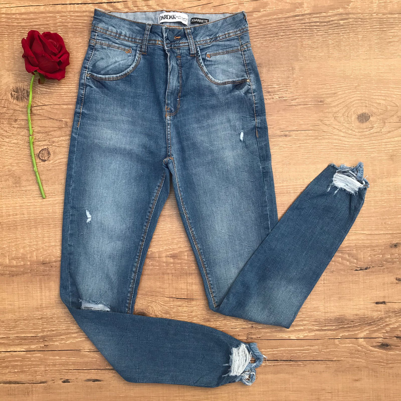 calça jeans branca feminina rasgadinha