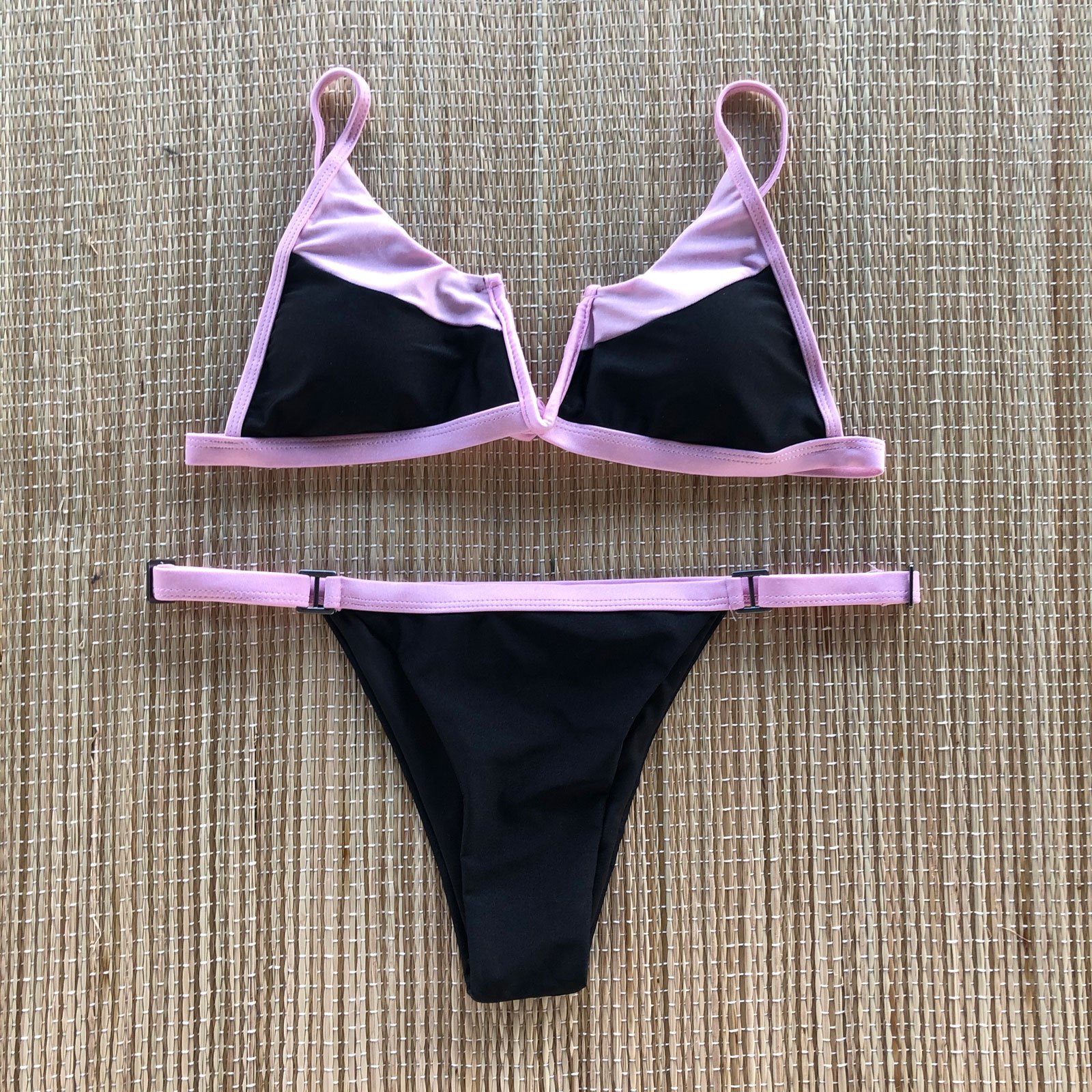 Bíquini Aro V - Preto com Rosa Bíquini Aro V - Preto com Rosa