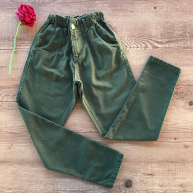 Calça Jeans MOM Detalhe Pences Color Verde Militar