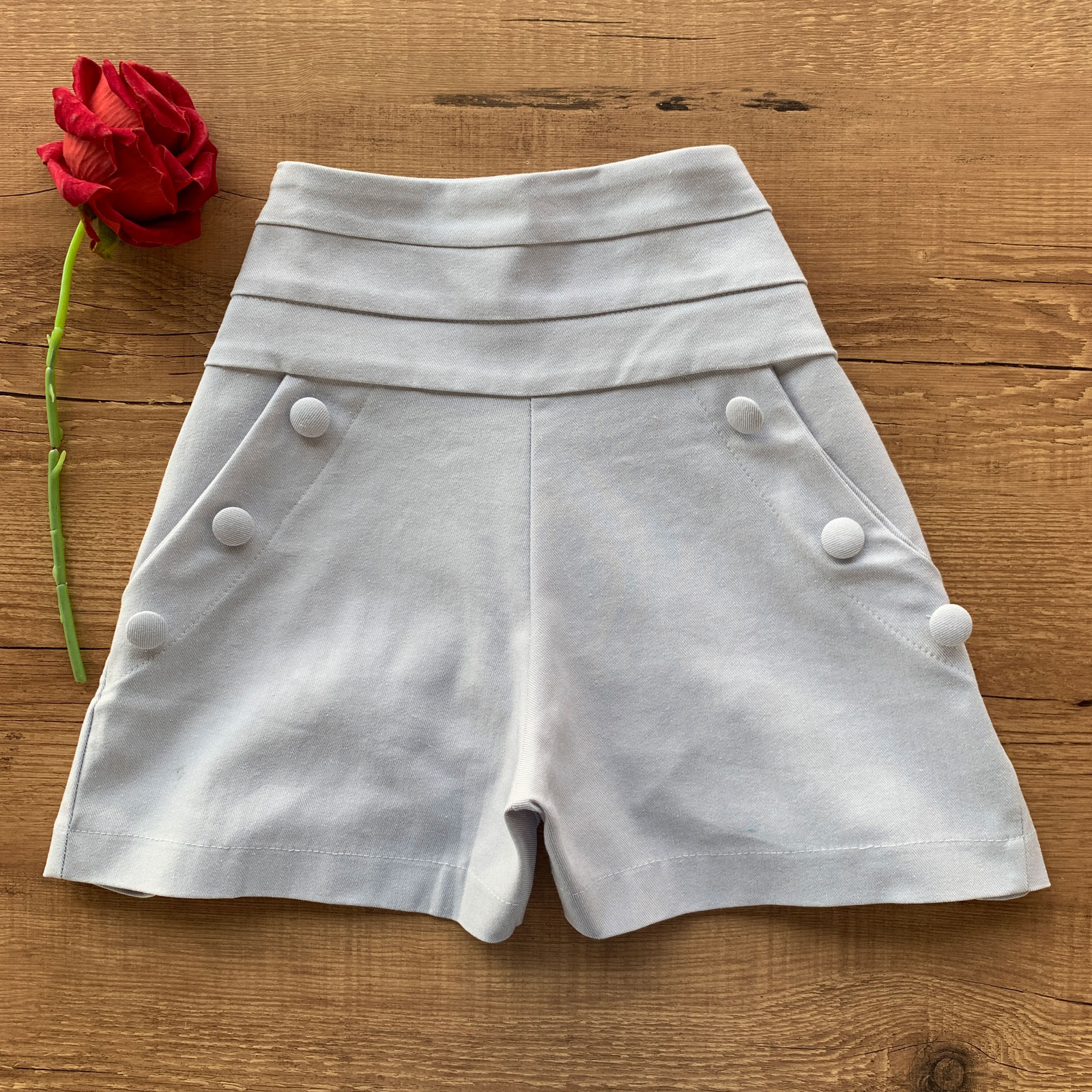 ISHORT CÓS ALTO COM BOTÕES SHORT CÓS ALTO COM BOTÕES