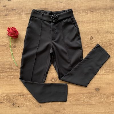 CALÇA ALFAIATARIA COM VINCO E CINTO