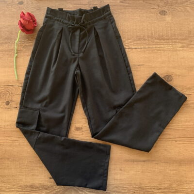 CALÇA CARGO LINHO COM AMARRAÇÃO PRETA