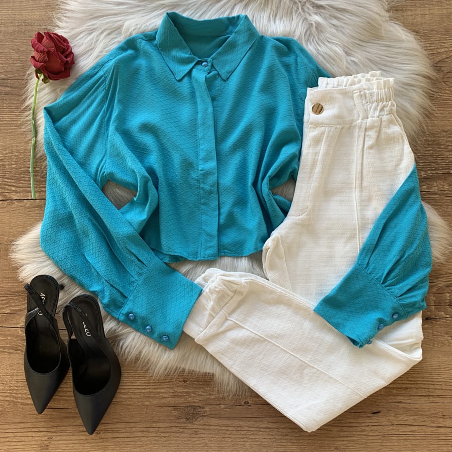 CROPPED CAMISA SOLTINHA CROPPED CAMISA SOLTINHA