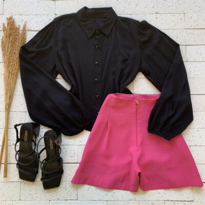 CAMISA CROPPED ALONGADO COM MANGA BUFANTE PRETA