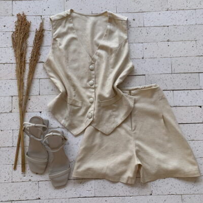 CONJUNTO LINHO PREMIUM COLETE E SHORT CRÚ