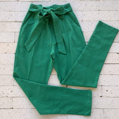 CALÇA SLIM TECIDO TRABALHADO