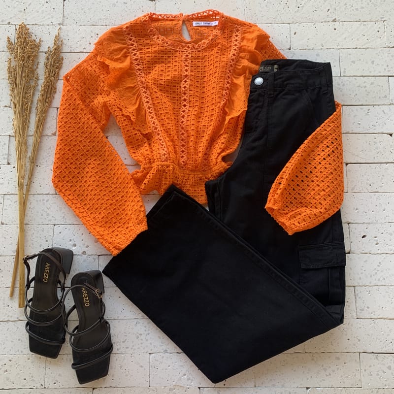 CROPPED MANGA LONGA EM LAISE COM BABADOS LUXO LARANJA CROPPED MANGA LONGA EM LAISE COM BABADOS LUXO LARANJA