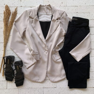 Blazer Alfaiataria Premium Alongado Básic com Ombreiras Nude