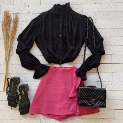 Camisa Cropped Pregas e Babados na Manga Luxo Preta