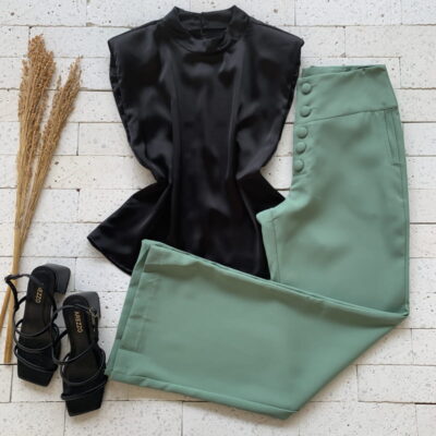 Blusa Com Ombreiras Acetinada Preta