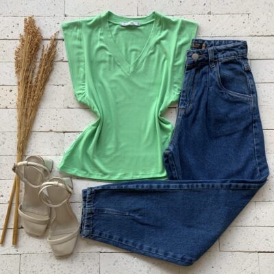 Blusa Lisa Sem Manga Decote V Verde