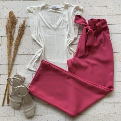 Blusa Lisa Sem Manga Decote V Off