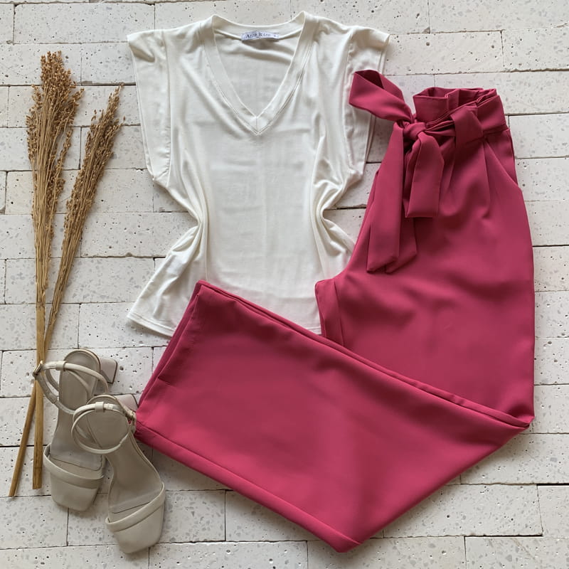 Blusa Lisa Sem Manga Decote V Off Blusa Lisa Sem Manga Decote V Off