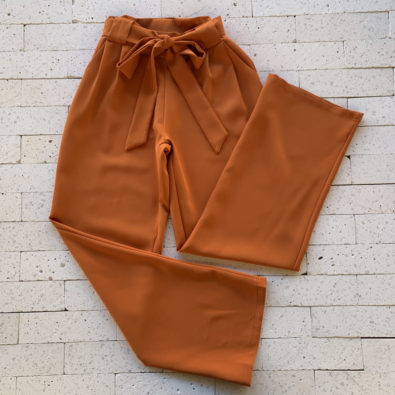 Calça Pantalona Alfaiataria Com Amarração Luxo Telha Calça Pantalona Alfaiataria Com Amarração Luxo Telha