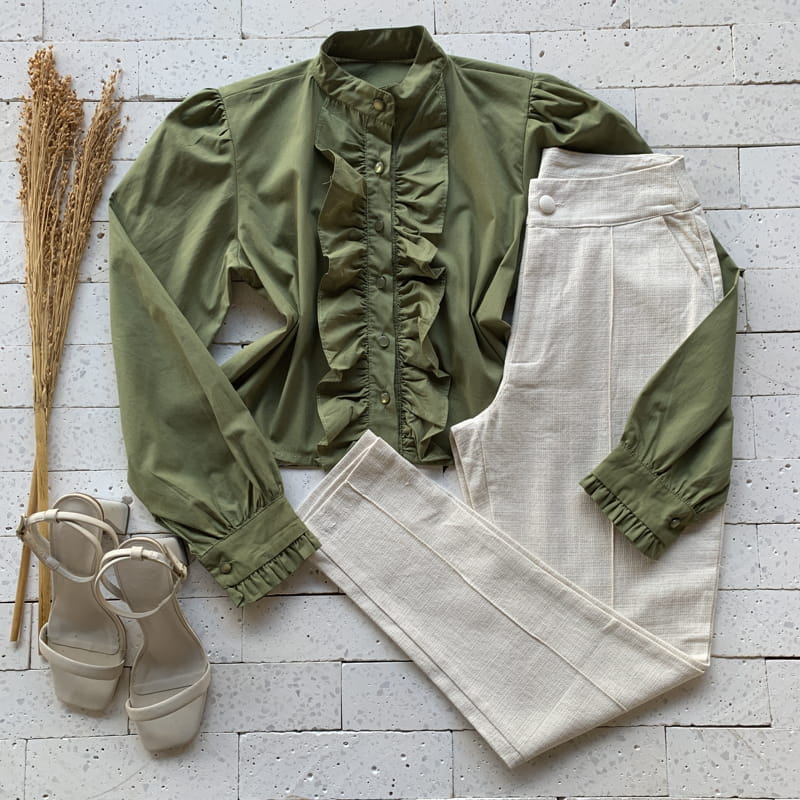 Camisa Cropped Com Babados Frontal Verde Militar Camisa Cropped Com Babados Frontal Verde Militar
