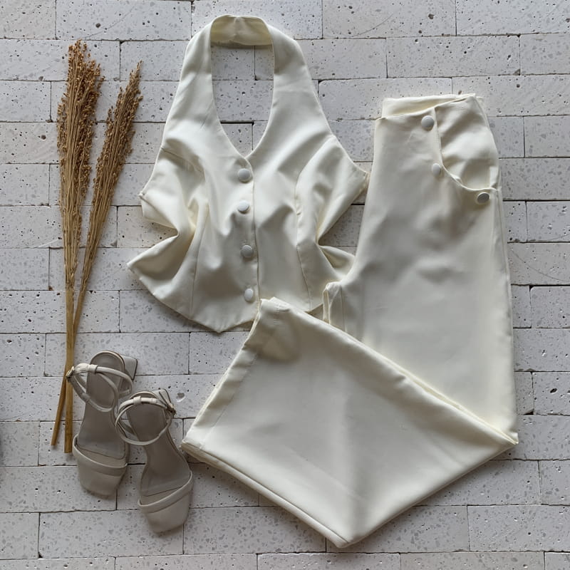 CONJUNTO ALFAIATARIA COLETE E PANTALONA LUXO OFF CONJUNTO ALFAIATARIA COLETE E PANTALONA LUXO OFF