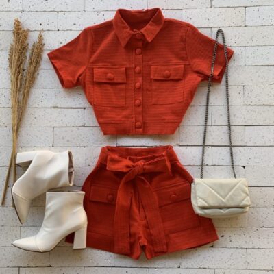 Conjunto Tecido Trabalhado Camisa Cropped e Short Luxo Coral