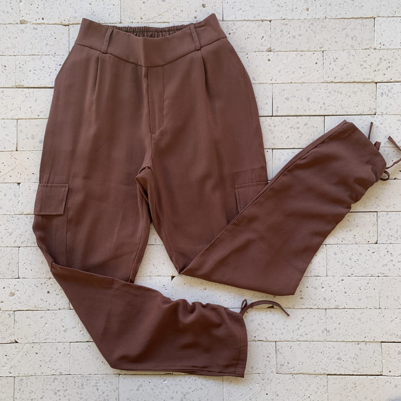 Calça cargo feminina CALÇA CARGO NÓZINHO NA BARRA PREMIUM MARROM