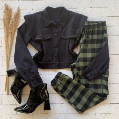 Jaqueta Cotton Curta Bolso Fake Luxo Preta