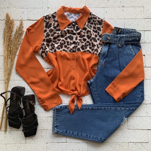 Camisa Cropped com Nózinho Detalhe Animal Print Telha