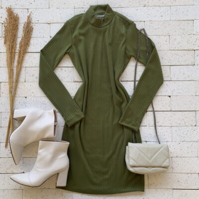 Vestido Gola Alta Canelado com Manga Longa Verde Militar