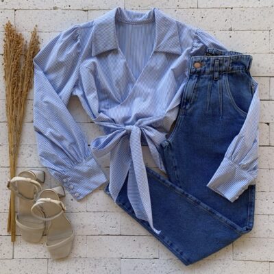 Camisa Cropped Listrada com Amarração Transpasse Azul