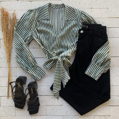 Camisa Cropped Listrada com Amarração Transpasse Verde