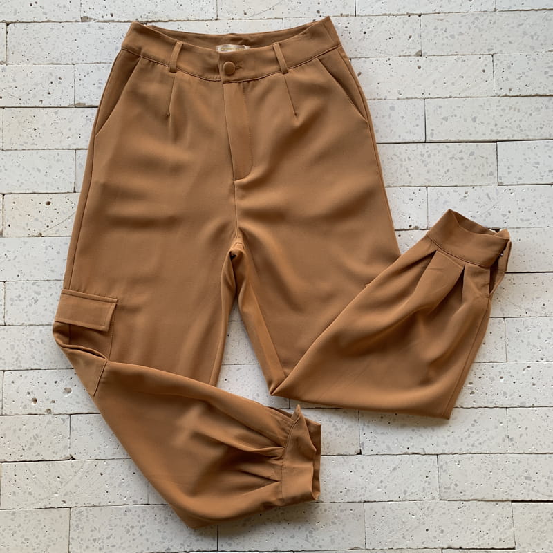 calça cargo feminina CALÇA CARGO ALFAIATARIA COM BOTÃO NA BARRA CARAMELO