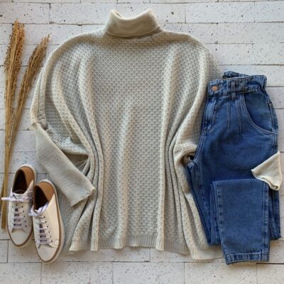 Poncho Trico Premium Detalhado Gola Alta Creme