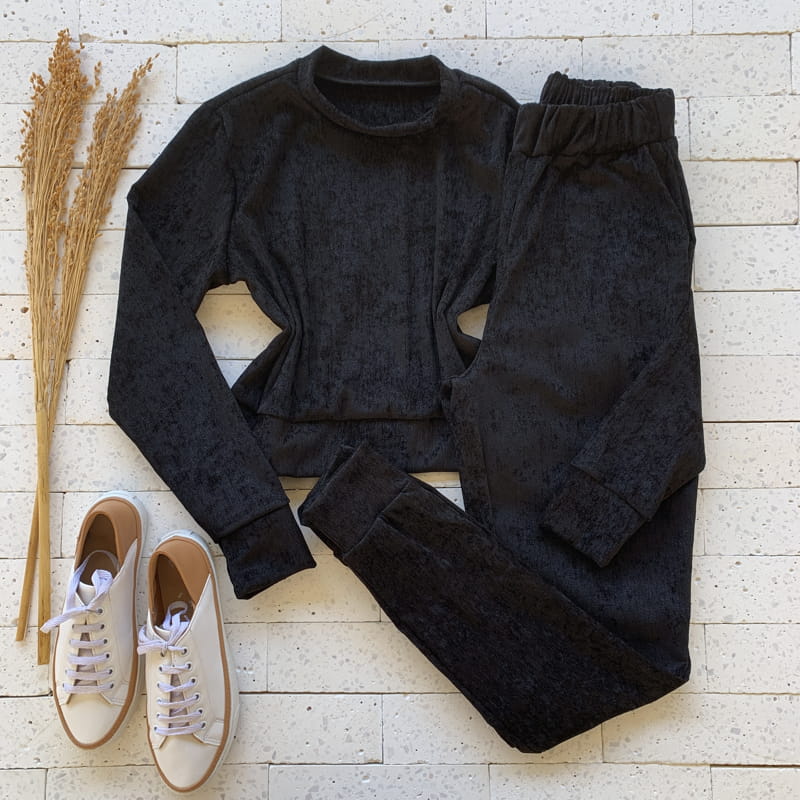 Conjunto Veludo Calça e Cropped Luxo Preto Conjunto Veludo Calça e Cropped Luxo Preto