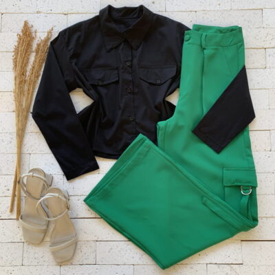 Camisa Cropped Tricoline com Bolso Luxo Preta