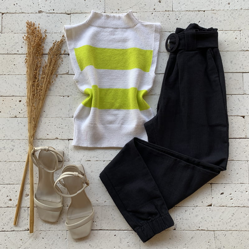 CROPPED MODAL CROPPED MODAL