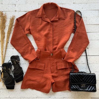 CONJUNTO CAMISA CROPPED E SHORT CARGO