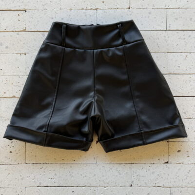 SHORT DE COURO SINTÉTICO