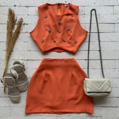 CONJUNTO ALFAIATARIA CROPPED COM APLIQUE E SHORT SAIA LARANJA