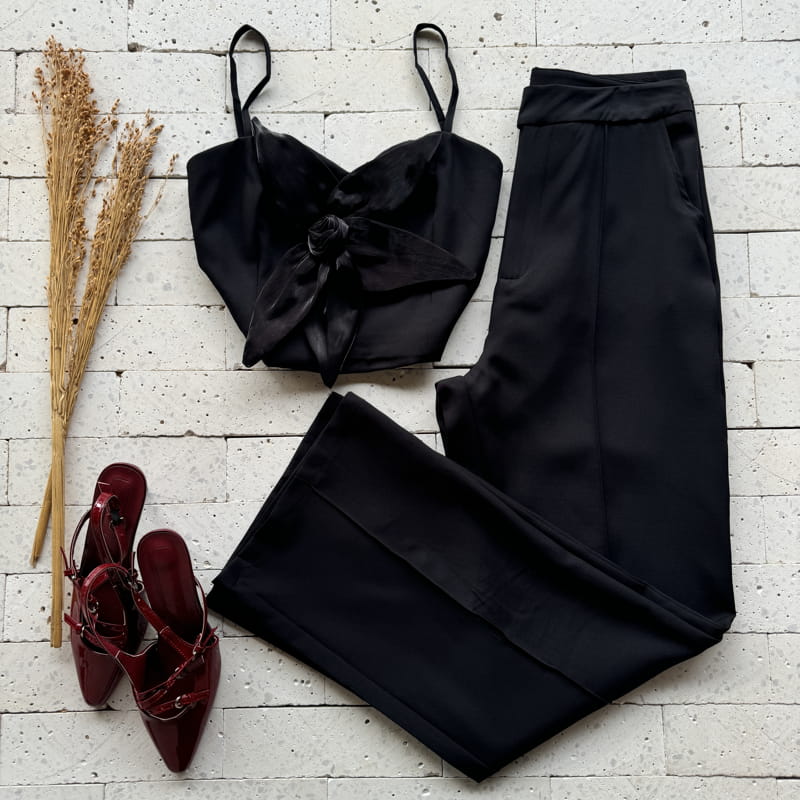 CONJUNTO FLOR E CALÇA PANTALONA PREMIUM PRETO