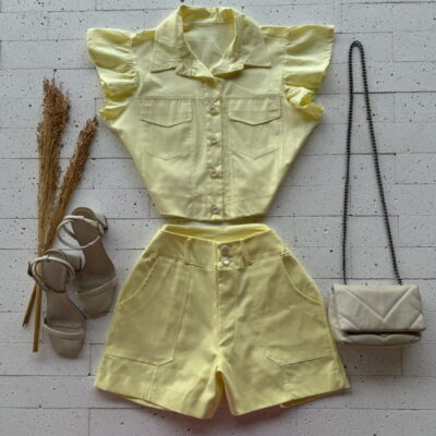 CAMISA CROPPED TRICOLINE MANGA BABADOS E BOTÕES PEROLADO AMARELO