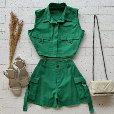 CONJUNTO LINHO COLETE BOLSOS E SHORT CARGO VERDE