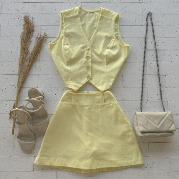 CONJUNTO LINHO COLETE E SHORT SAIA LISO AMARELO