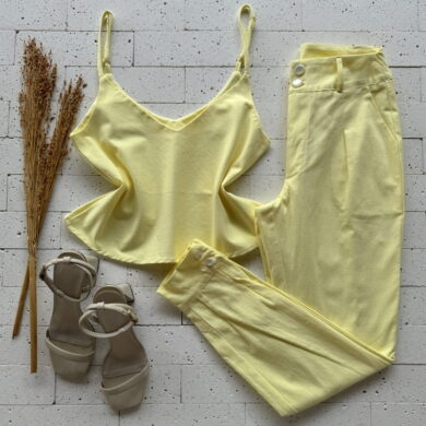 CONJUNTO LINHO CROPPED REGATA E CALÇA BOTÕES NA BARRA AMARELO